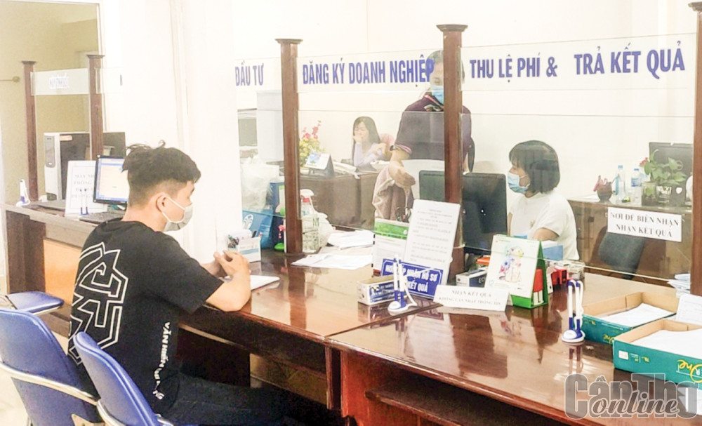 Triển khai Sổ tay Hướng dẫn đăng ký doanh nghiệp qua mạng Người dân thực hiện thủ tục đăng ký DN tại Phòng Đăng ký kinh doanh.